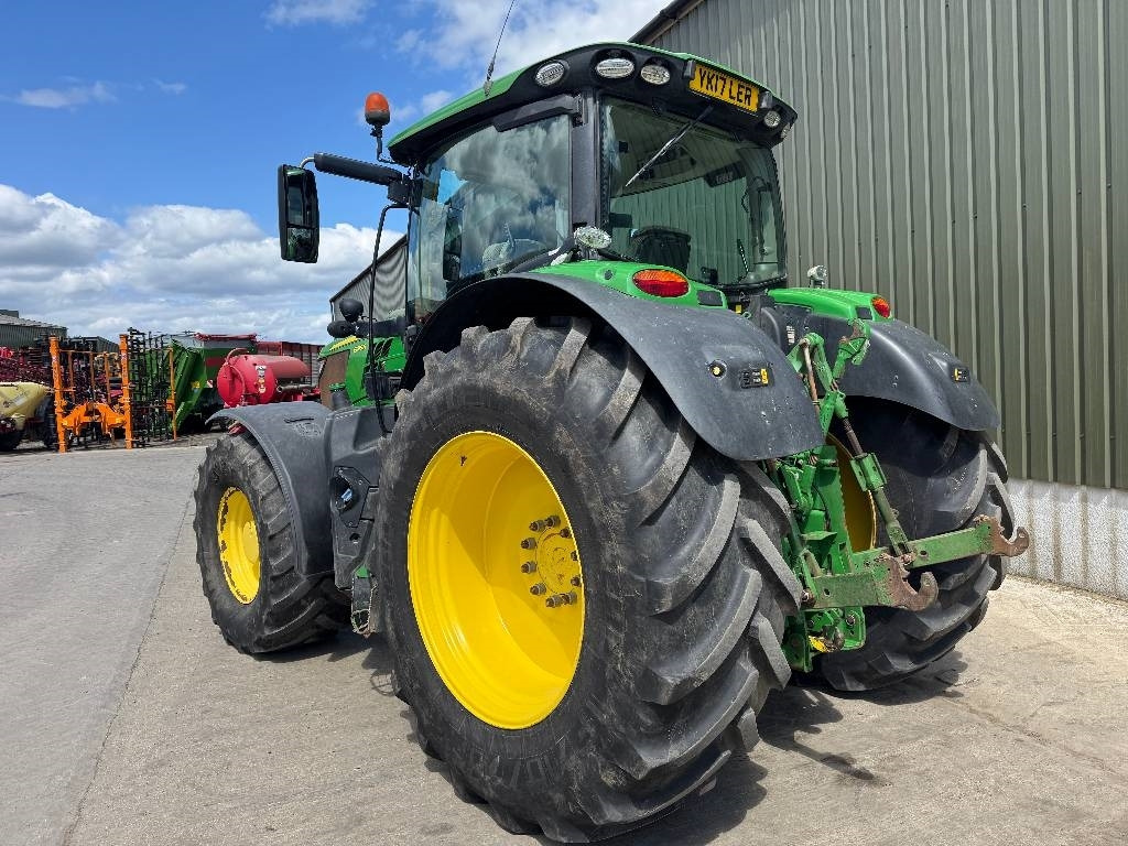 John Deere 6215 R AutoPower - جرار: صورة 2 John Deere 6215 R AutoPower - جرار: صورة 2
