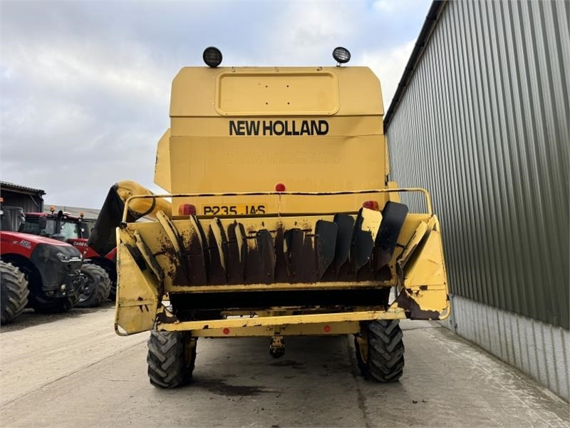 New Holland TX67 c/w 20ft Header - ملحقات حصادات: صورة 5 New Holland TX67 c/w 20ft Header - ملحقات حصادات: صورة 5