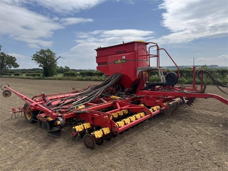 Vaderstad Rapid A800s **Video Below** - آلة بذر الحصاد: صورة 1 Vaderstad Rapid A800s **Video Below** - آلة بذر الحصاد: صورة 1