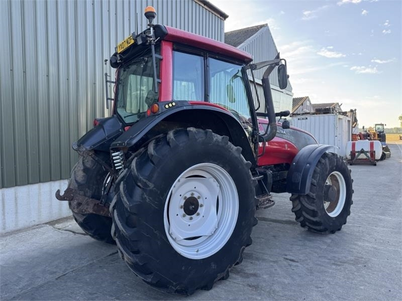 Valtra T151 Tractor - جرار: صورة 2 Valtra T151 Tractor - جرار: صورة 2