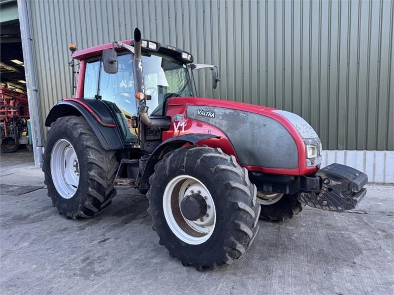 Valtra T151 Tractor - جرار: صورة 1 Valtra T151 Tractor - جرار: صورة 1