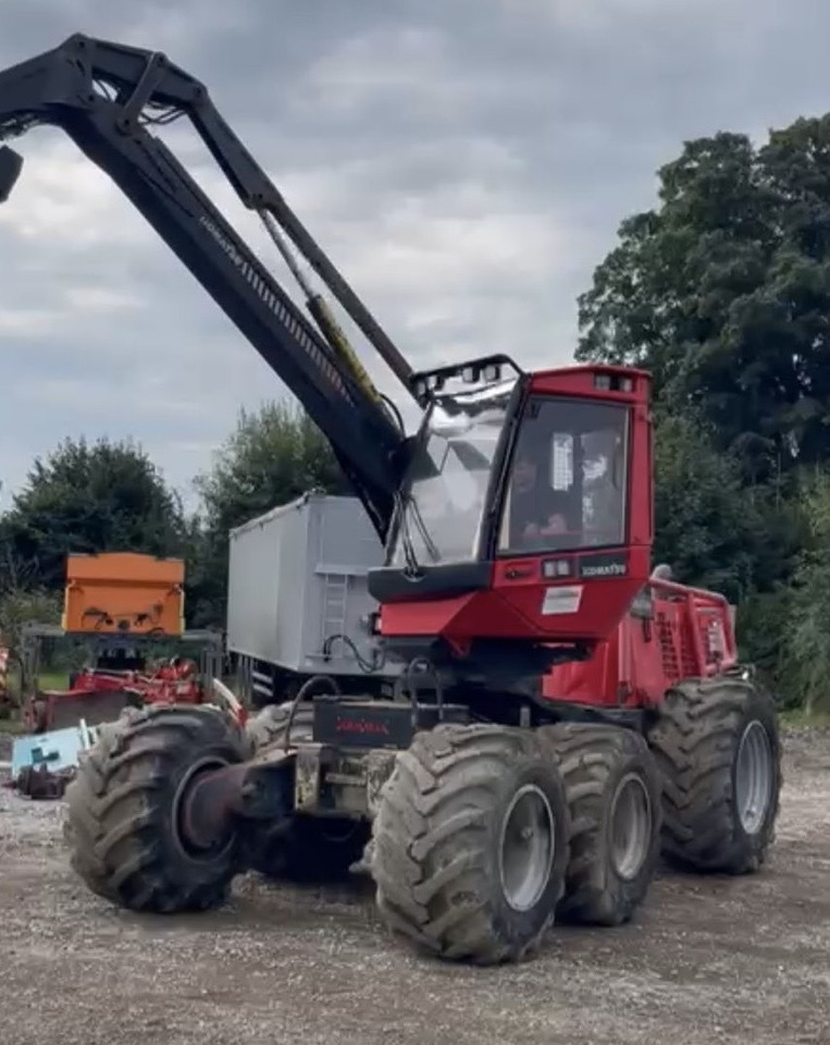 KOMATSU 911.5 / GŁOWICA C93 / CIĄGNIK LEŚNY / SERWISOWANY - آلة حصاد الأشجار: صورة 2 KOMATSU 911.5 / GŁOWICA C93 / CIĄGNIK LEŚNY / SERWISOWANY - آلة حصاد الأشجار: صورة 2