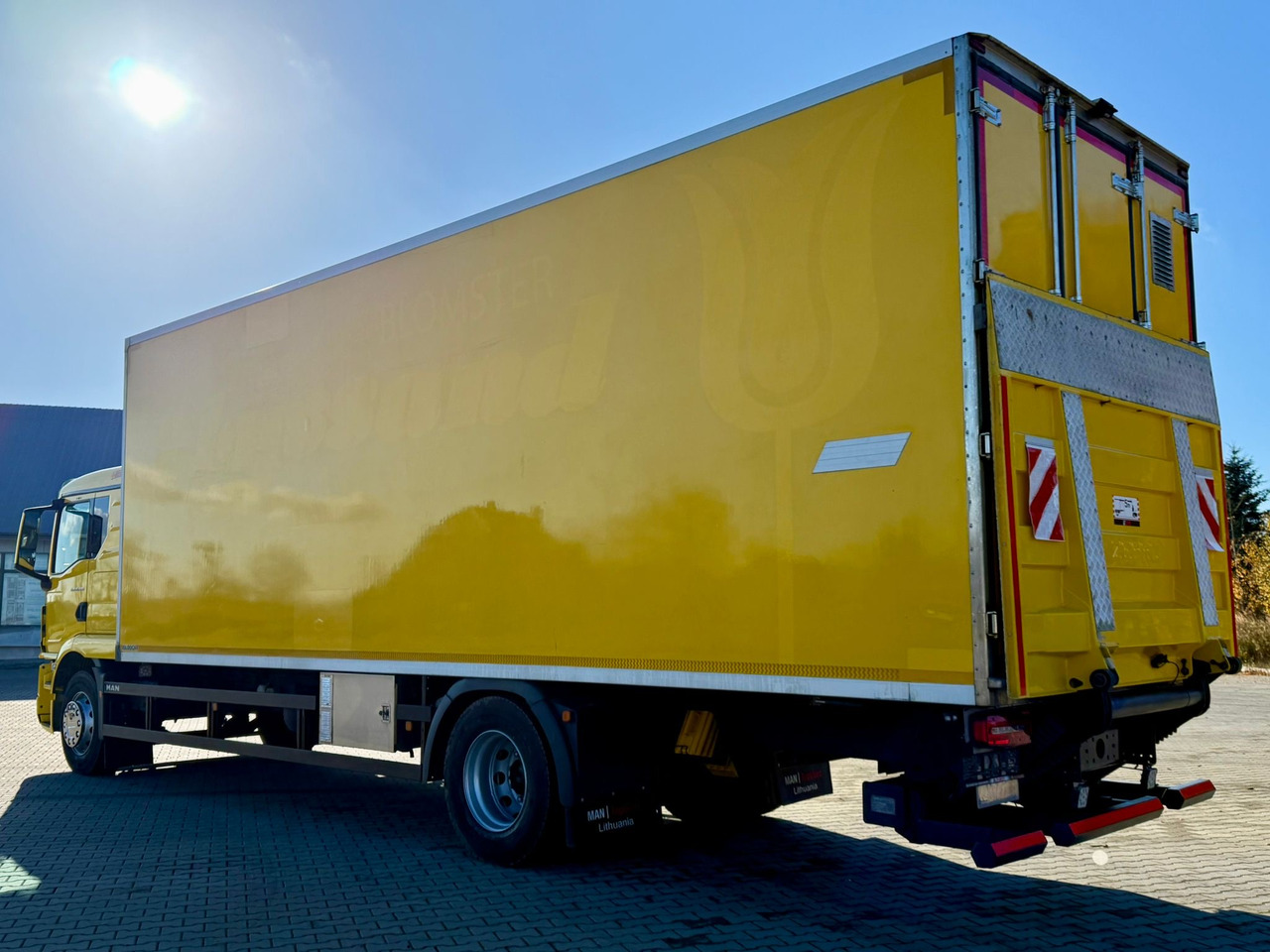 MAN 18.320 / IZOTERMA / GRZANA / WINDA / 20 EUROPALET / AUTOMAT / 170 TYŚ KM / 2021 R / SYPIALKA / CAŁY NA PODUSZKACH / SPROWADZONY / JAK NOWY - شاحنة متساوية الحرارة: صورة 3 MAN 18.320 / IZOTERMA / GRZANA / WINDA / 20 EUROPALET / AUTOMAT / 170 TYŚ KM / 2021 R / SYPIALKA / CAŁY NA PODUSZKACH / SPROWADZONY / JAK NOWY - شاحنة متساوية الحرارة: صورة 3