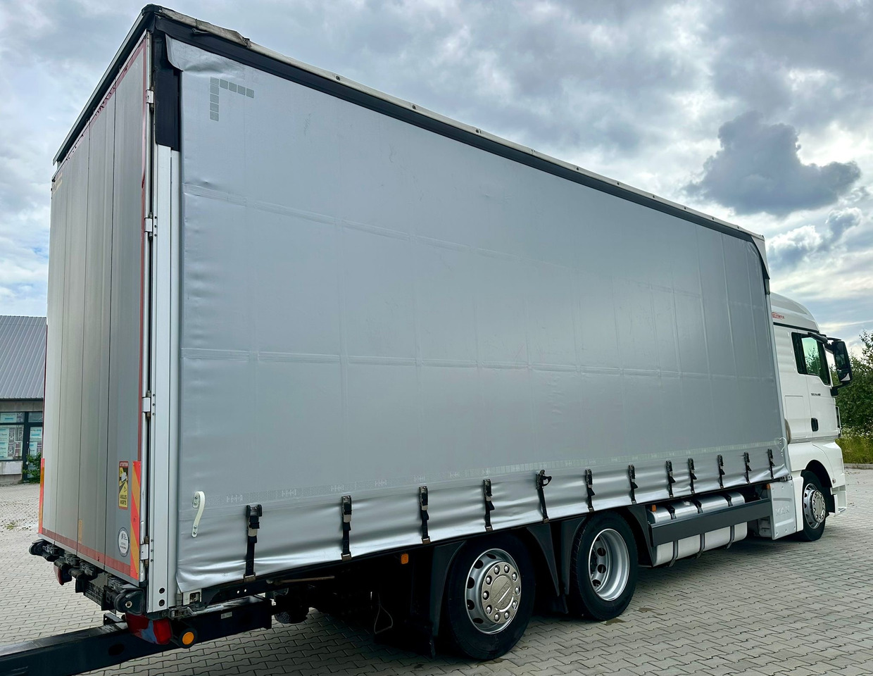 MAN TGX 26.460 / ZESTAW PRZEJAZDOWY / 38 PALET / AUTOMAT / SYPIALKA / PRZYCZEPA WIELTON / 2019 ROK / NISKI PRZEBIEG - شاحنة ذات ستائر جانبية: صورة 5 MAN TGX 26.460 / ZESTAW PRZEJAZDOWY / 38 PALET / AUTOMAT / SYPIALKA / PRZYCZEPA WIELTON / 2019 ROK / NISKI PRZEBIEG - شاحنة ذات ستائر جانبية: صورة 5