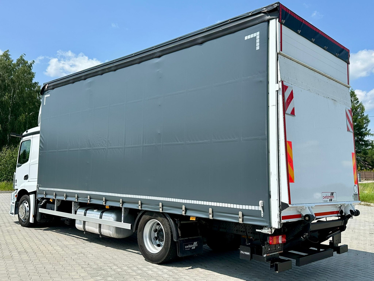 MERCEDES-BENZ ACTROS 1833 / FIRANKA / WINDA / 18 PALET / AUTOMAT / 310 TYS KM / DUŻY SILNIK / 2020 ROK / SYPIALKA - شاحنة ذات ستائر جانبية: صورة 4 MERCEDES-BENZ ACTROS 1833 / FIRANKA / WINDA / 18 PALET / AUTOMAT / 310 TYS KM / DUŻY SILNIK / 2020 ROK / SYPIALKA - شاحنة ذات ستائر جانبية: صورة 4