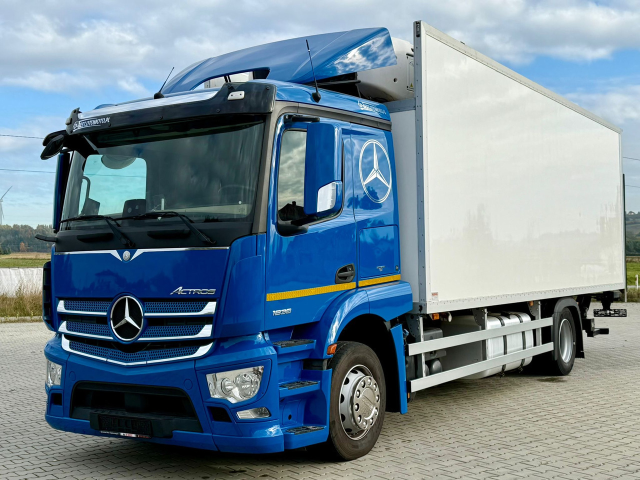 MERCEDES-BENZ ACTROS 1836 / CHŁODNIA / WINDA / 18 PALET / SILNIK 10677 cm3 / CARRIER / SYPIALKA / AUTOMAT / 2018 ROK - شاحنة ذات مبرد: صورة 2 MERCEDES-BENZ ACTROS 1836 / CHŁODNIA / WINDA / 18 PALET / SILNIK 10677 cm3 / CARRIER / SYPIALKA / AUTOMAT / 2018 ROK - شاحنة ذات مبرد: صورة 2