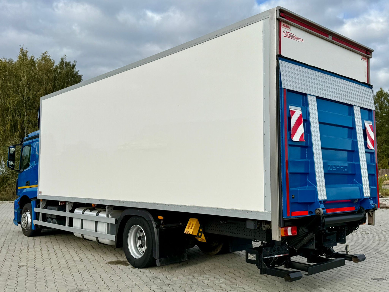 MERCEDES-BENZ ACTROS 1836 / CHŁODNIA / WINDA / 18 PALET / SILNIK 10677 cm3 / CARRIER / SYPIALKA / AUTOMAT / 2018 ROK - شاحنة ذات مبرد: صورة 4 MERCEDES-BENZ ACTROS 1836 / CHŁODNIA / WINDA / 18 PALET / SILNIK 10677 cm3 / CARRIER / SYPIALKA / AUTOMAT / 2018 ROK - شاحنة ذات مبرد: صورة 4