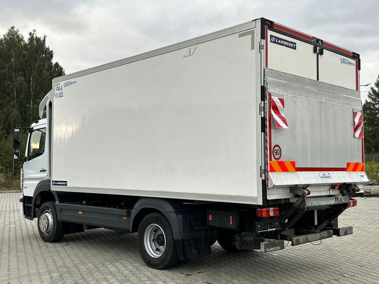 MERCEDES-BENZ ATEGO 1218 / CHŁODNIA / WINDA / 12 PALET / 5.10 M DŁUGOŚCI / AUTOMAT / LAMBERET / 5090 KG ŁADOWNOŚCI - شاحنة ذات مبرد: صورة 3 MERCEDES-BENZ ATEGO 1218 / CHŁODNIA / WINDA / 12 PALET / 5.10 M DŁUGOŚCI / AUTOMAT / LAMBERET / 5090 KG ŁADOWNOŚCI - شاحنة ذات مبرد: صورة 3