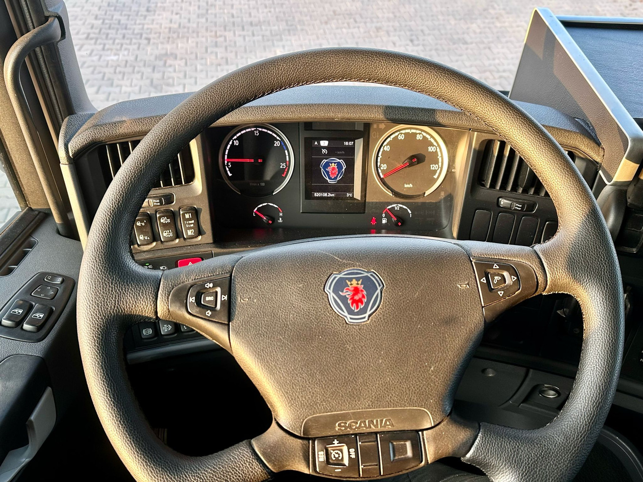 تأجير SCANIA G360 / IZOTERMA / 6.8 M DŁUGOŚCI / AUTOMAT / CAŁA NA PODUSZKACH / KLIMA POSTOJOWA / ELEKTRYCZNA ROLETA TYŁ / SYPIALKA SCANIA G360 / IZOTERMA / 6.8 M DŁUGOŚCI / AUTOMAT / CAŁA NA PODUSZKACH / KLIMA POSTOJOWA / ELEKTRYCZNA ROLETA TYŁ / SYPIALKA: صورة 20 تأجير SCANIA G360 / IZOTERMA / 6.8 M DŁUGOŚCI / AUTOMAT / CAŁA NA PODUSZKACH / KLIMA POSTOJOWA / ELEKTRYCZNA ROLETA TYŁ / SYPIALKA SCANIA G360 / IZOTERMA / 6.8 M DŁUGOŚCI / AUTOMAT / CAŁA NA PODUSZKACH / KLIMA POSTOJOWA / ELEKTRYCZNA ROLETA TYŁ / SYPIALKA: صورة 20