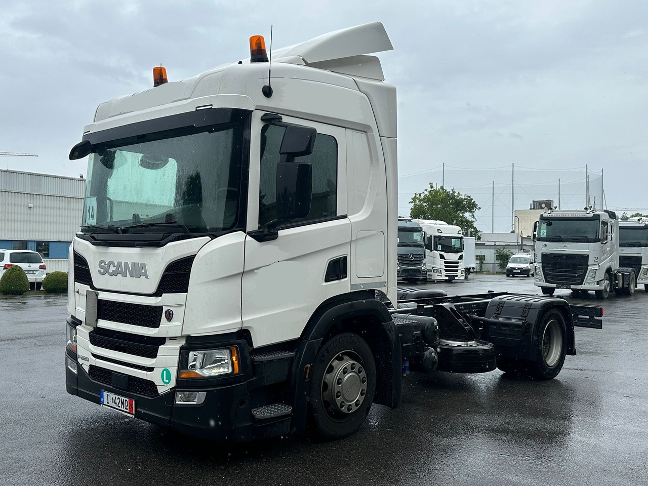 SCANIA P220 / RAMA DO ZABUDOWY / ROZSTAW OSI 3.90 M / SILNIK 6 / WYWROTKA / BECZKA / HAKOWIEC / UTRZYMANIE DRÓG / AUTOMAT / 2019 ROK / NISKI PRZEBIEG - شاحنة بهيكل معدني للمقصورة: صورة 2 SCANIA P220 / RAMA DO ZABUDOWY / ROZSTAW OSI 3.90 M / SILNIK 6 / WYWROTKA / BECZKA / HAKOWIEC / UTRZYMANIE DRÓG / AUTOMAT / 2019 ROK / NISKI PRZEBIEG - شاحنة بهيكل معدني للمقصورة: صورة 2