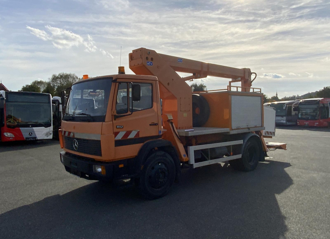 Mercedes-Benz 1117 - منصة محمولة مثبتة على الشاحنة: صورة 2 Mercedes-Benz 1117 - منصة محمولة مثبتة على الشاحنة: صورة 2