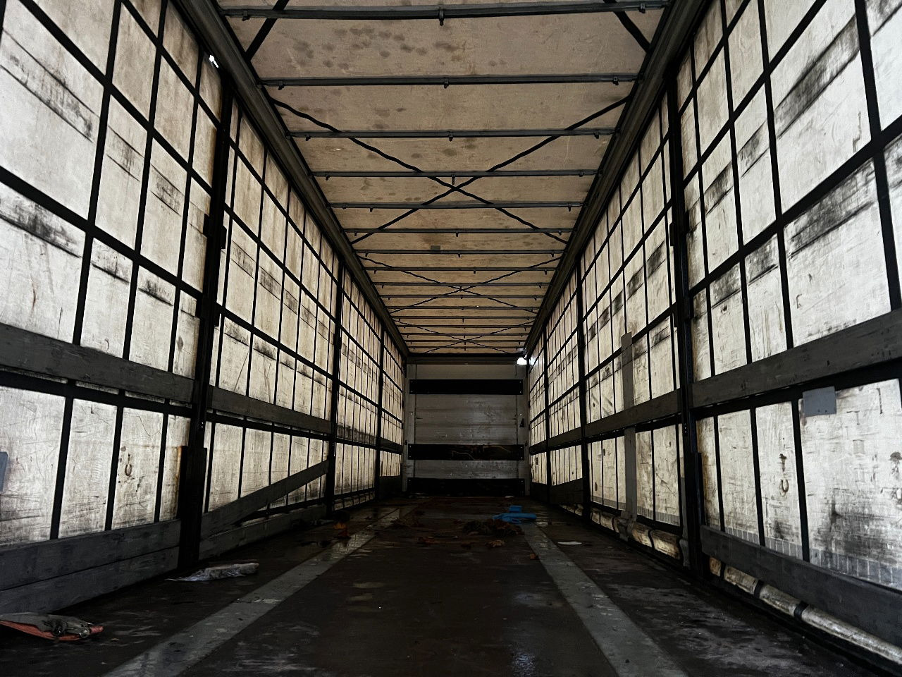 Kögel SN24 met liftas en SAF assen - نصف مقطورة بستائر جانبية: صورة 5 Kögel SN24 met liftas en SAF assen - نصف مقطورة بستائر جانبية: صورة 5