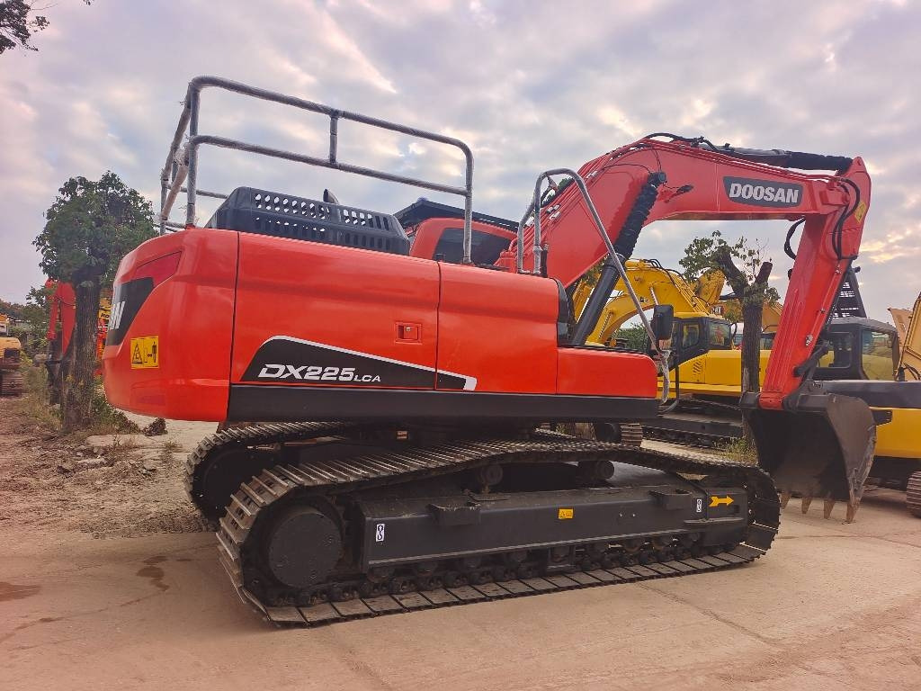 Doosan DX 225 - حفار زاحف: صورة 1 Doosan DX 225 - حفار زاحف: صورة 1