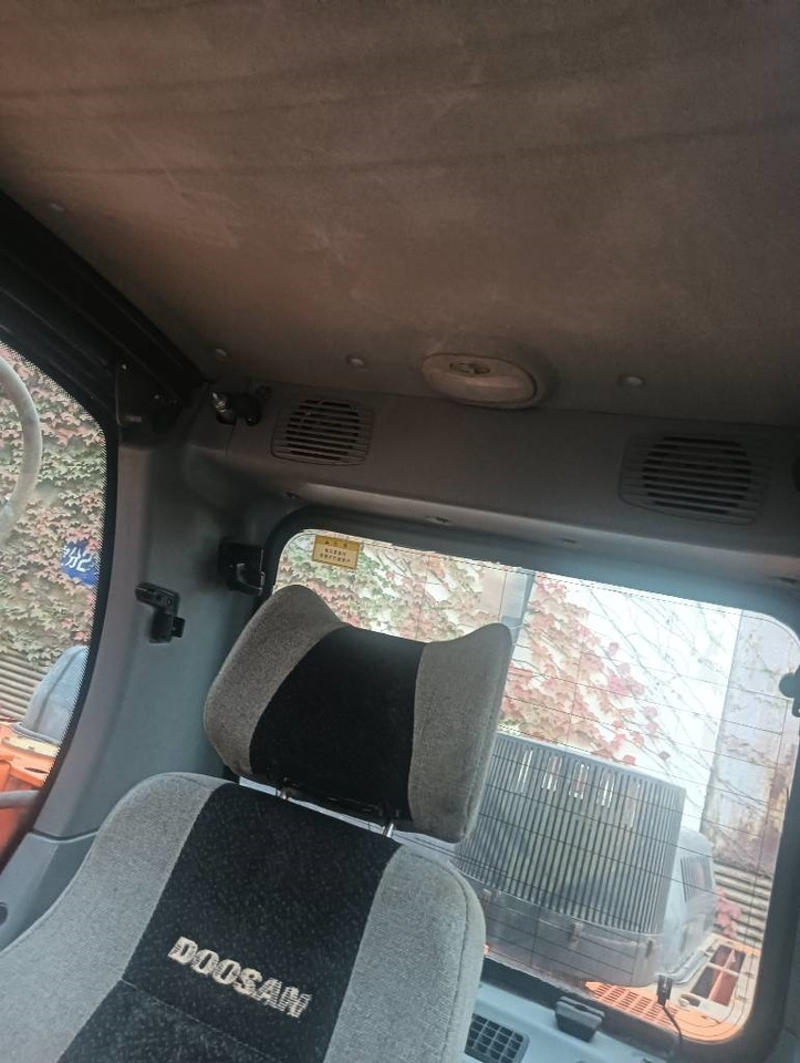 Doosan DX 300 LCA ORIGINAL COLOR - حفار زاحف: صورة 3 Doosan DX 300 LCA ORIGINAL COLOR - حفار زاحف: صورة 3