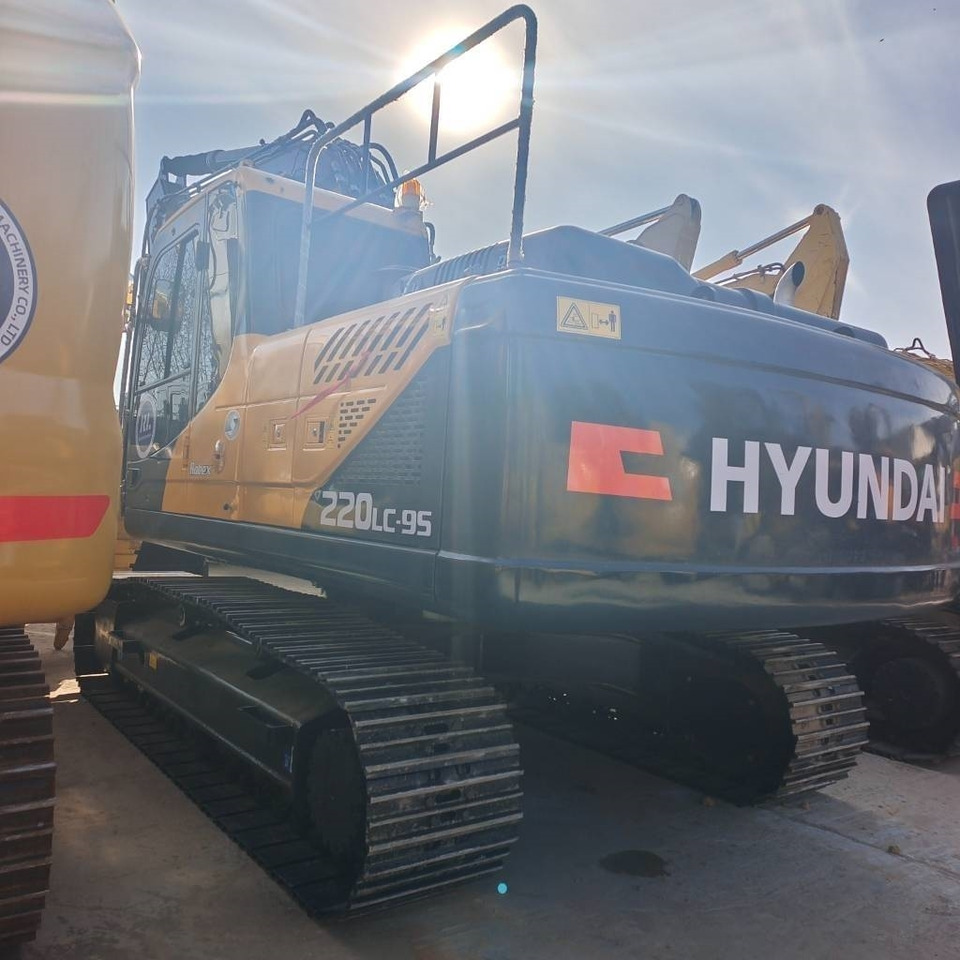 Hyundai 220LC-9T - حفار زاحف: صورة 1 Hyundai 220LC-9T - حفار زاحف: صورة 1