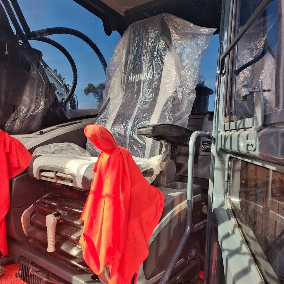 Hyundai 220LC-9T - حفار زاحف: صورة 3 Hyundai 220LC-9T - حفار زاحف: صورة 3