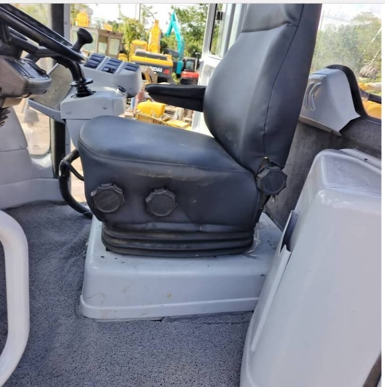 Kalmar DRF 450 - آلة حمل الحاويات في الأماكن الصغيرة: صورة 5 Kalmar DRF 450 - آلة حمل الحاويات في الأماكن الصغيرة: صورة 5