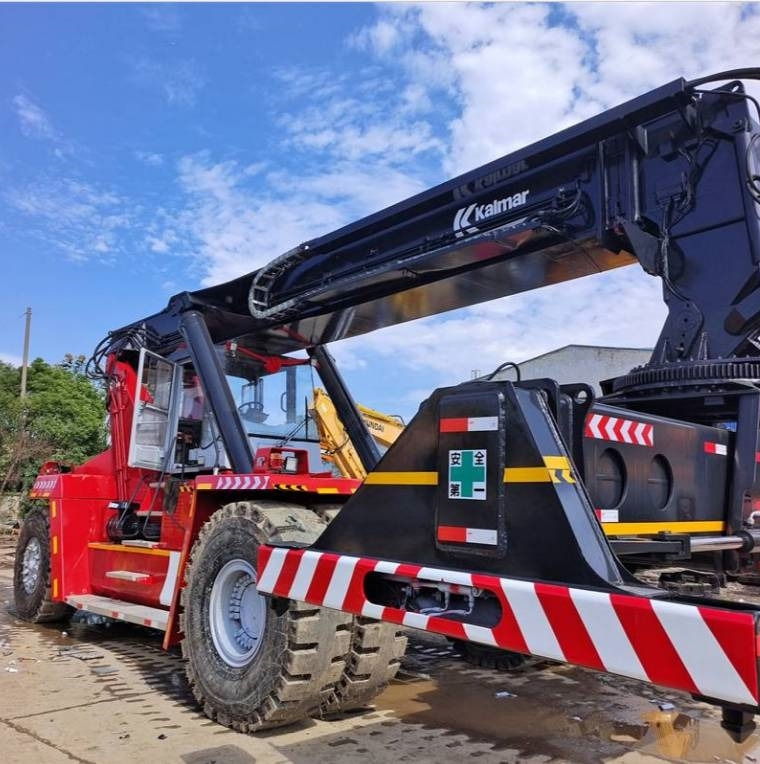 Kalmar DRF 450 - آلة حمل الحاويات في الأماكن الصغيرة: صورة 4 Kalmar DRF 450 - آلة حمل الحاويات في الأماكن الصغيرة: صورة 4