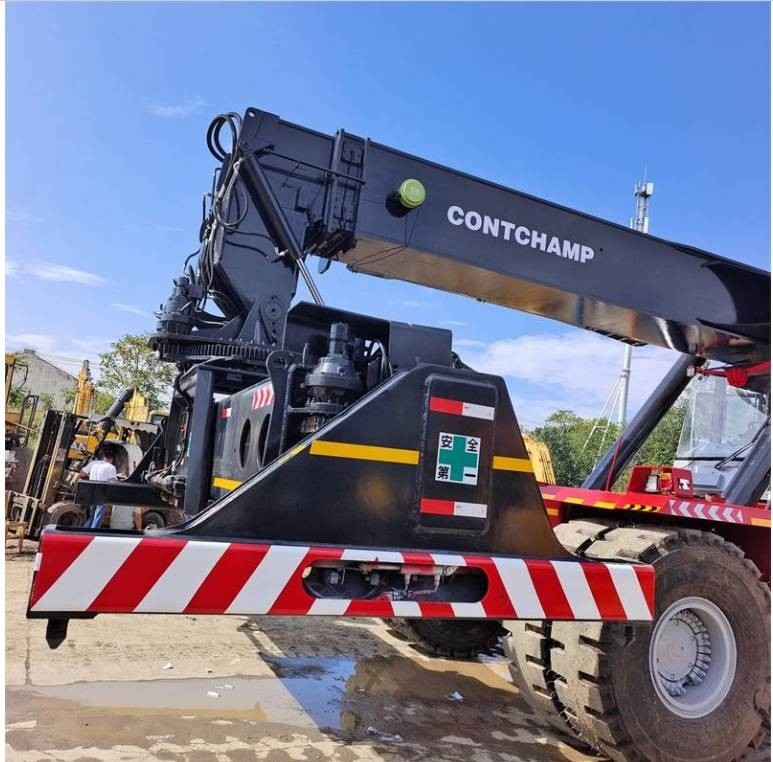 Kalmar DRF 450 - آلة حمل الحاويات في الأماكن الصغيرة: صورة 2 Kalmar DRF 450 - آلة حمل الحاويات في الأماكن الصغيرة: صورة 2