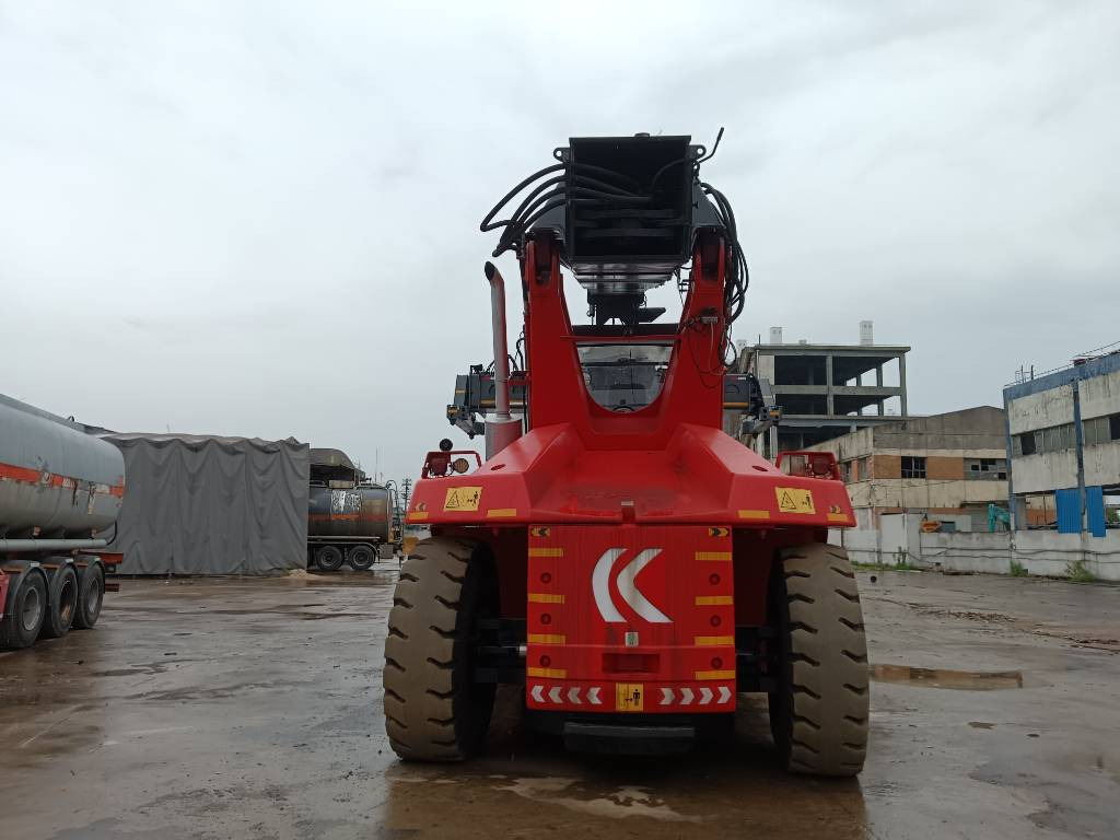 آلة حمل الحاويات في الأماكن الصغيرة Kalmar DRF 450: صورة 8