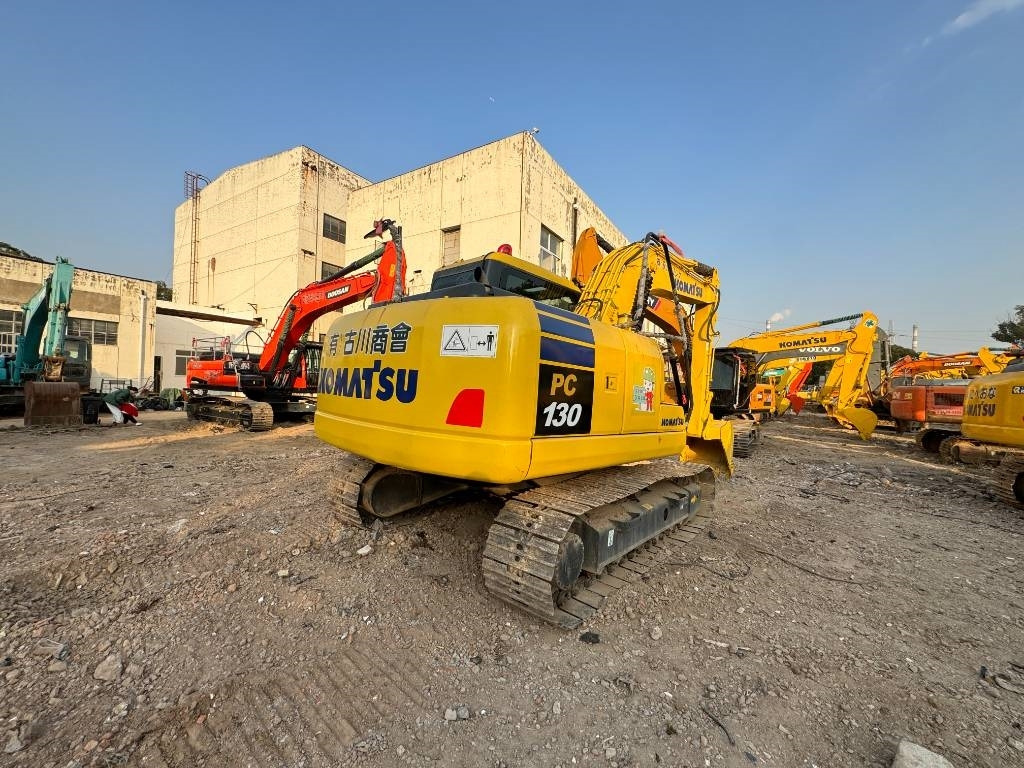 Komatsu PC 130 - حفار زاحف: صورة 4 Komatsu PC 130 - حفار زاحف: صورة 4
