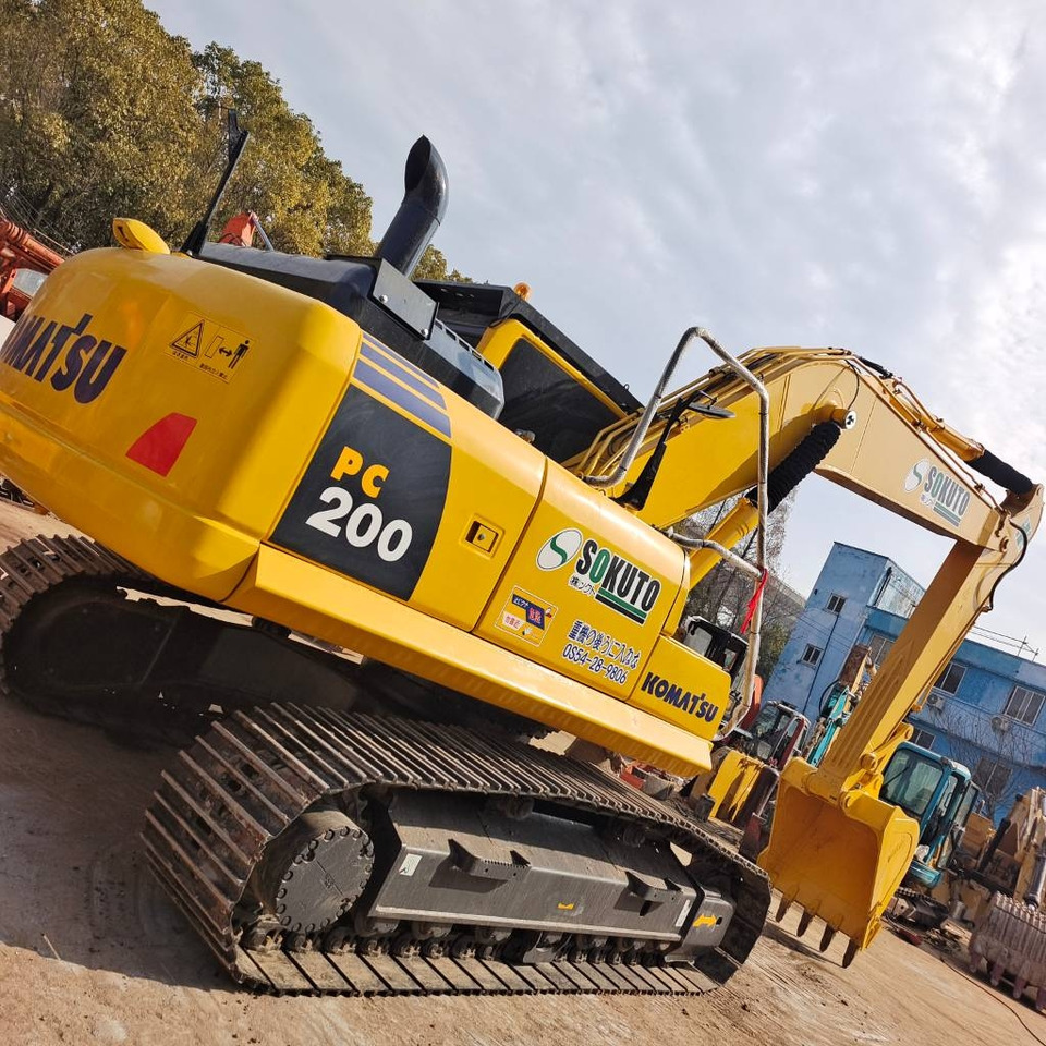 Komatsu PC 200-8 - حفار زاحف: صورة 1 Komatsu PC 200-8 - حفار زاحف: صورة 1