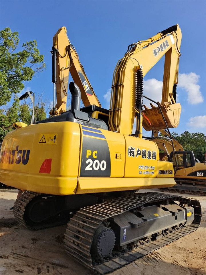 Komatsu PC 200 - حفار زاحف: صورة 1 Komatsu PC 200 - حفار زاحف: صورة 1