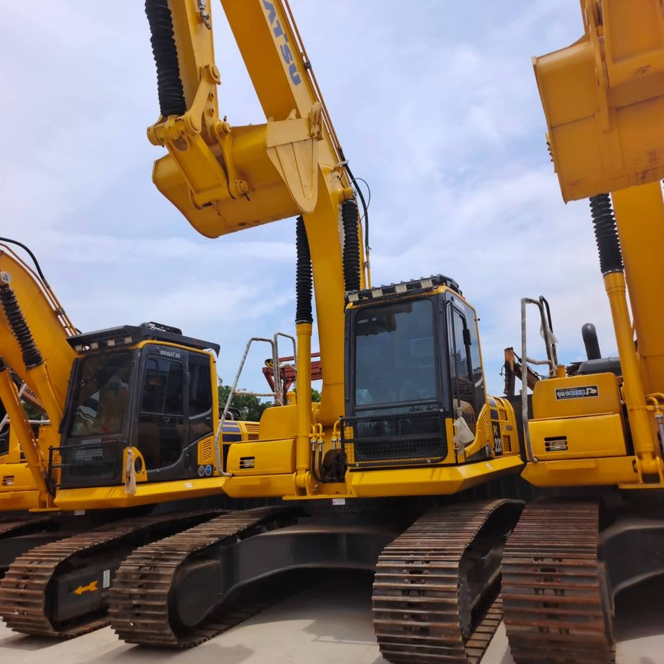 Komatsu PC 220 - حفار زاحف: صورة 1 Komatsu PC 220 - حفار زاحف: صورة 1