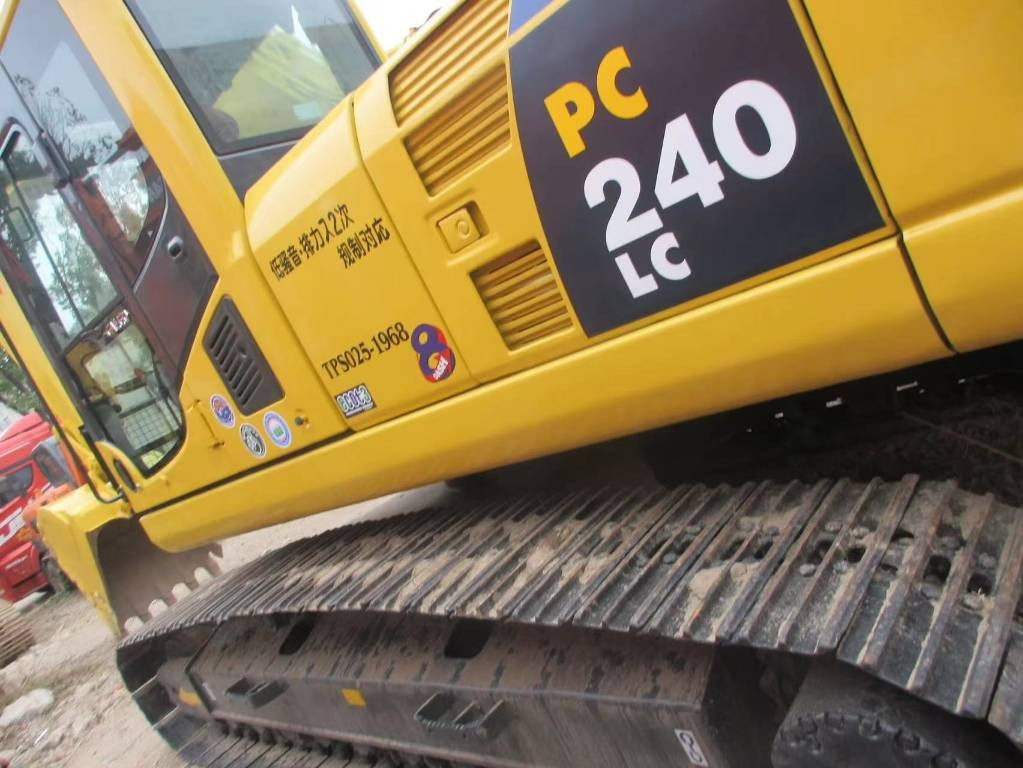 Komatsu PC 240 - حفار زاحف: صورة 1 Komatsu PC 240 - حفار زاحف: صورة 1