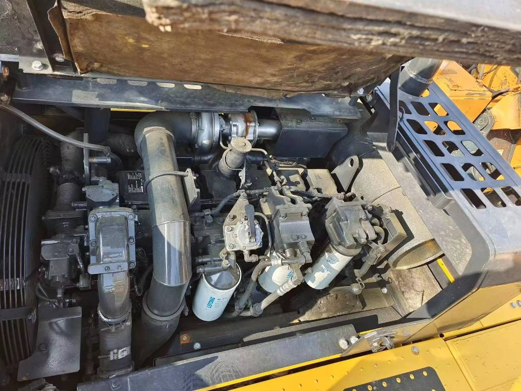 Komatsu PC 400 LC-8 - حفار زاحف: صورة 2 Komatsu PC 400 LC-8 - حفار زاحف: صورة 2