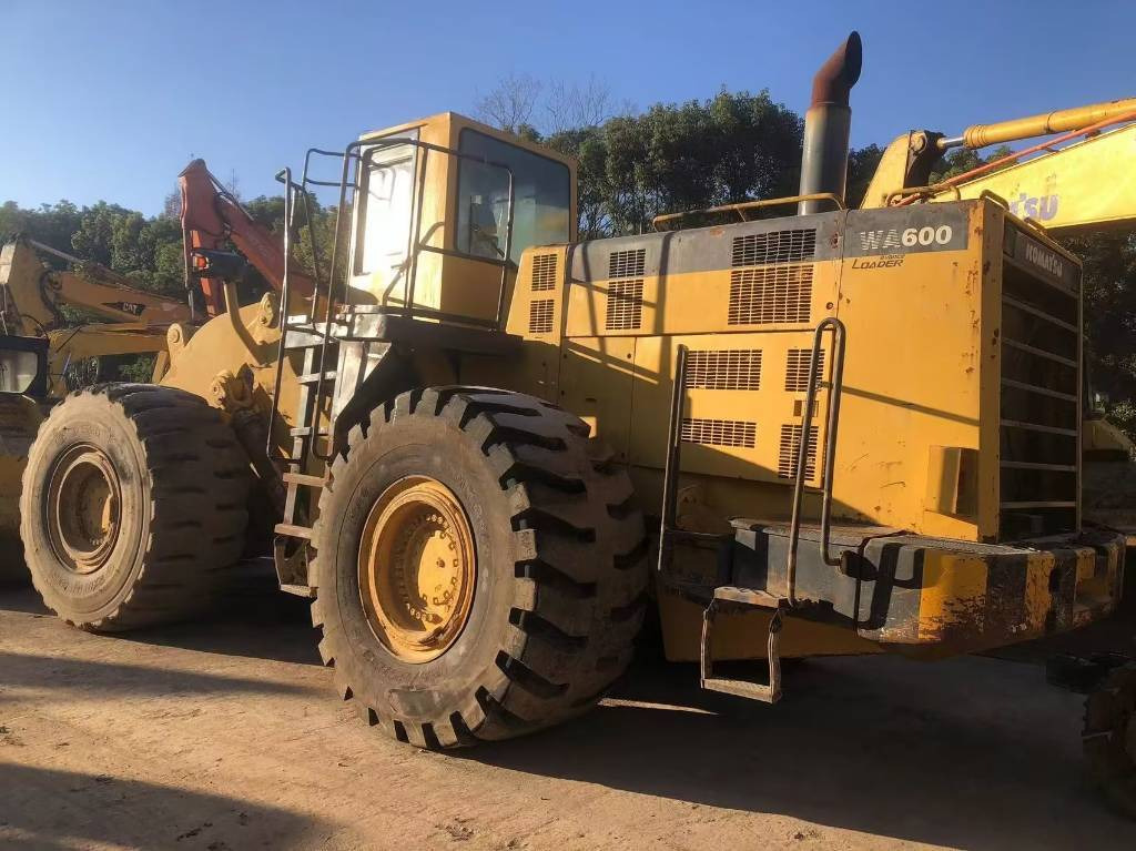 Komatsu WA 600-3 - اللودر بعجل: صورة 1 Komatsu WA 600-3 - اللودر بعجل: صورة 1