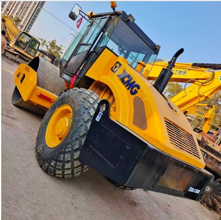 XCMG XS 142 J - ضاغطة التربة: صورة 2 XCMG XS 142 J - ضاغطة التربة: صورة 2