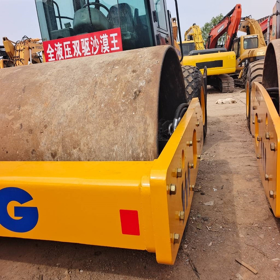 XCMG XS 143J - ضاغطة التربة: صورة 3 XCMG XS 143J - ضاغطة التربة: صورة 3