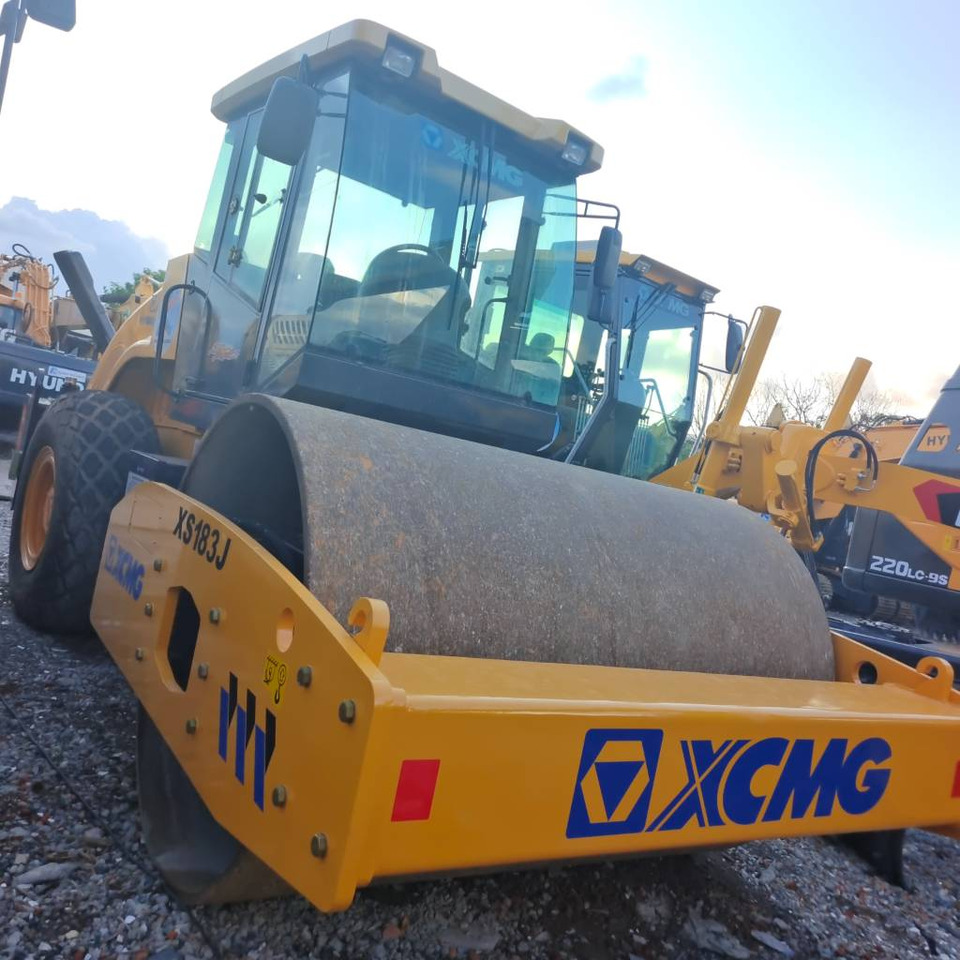 XCMG XS 183 J - ضاغطة التربة: صورة 4 XCMG XS 183 J - ضاغطة التربة: صورة 4