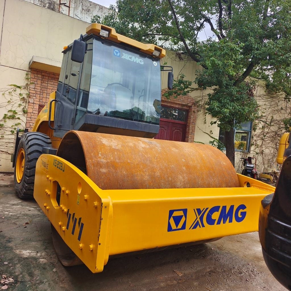 XCMG XS 203 J - ضاغطة التربة: صورة 2 XCMG XS 203 J - ضاغطة التربة: صورة 2