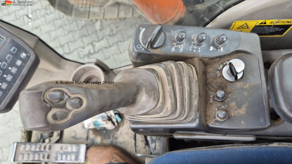 Hitachi 225 USLC - حفار زاحف: صورة 2 Hitachi 225 USLC - حفار زاحف: صورة 2