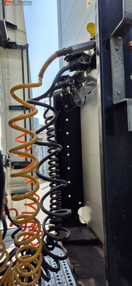 نصف مقطورة بستائر جانبية Kögel SN24 Standard, Edscha, Trommelbremse: صورة 7 نصف مقطورة بستائر جانبية Kögel SN24 Standard, Edscha, Trommelbremse: صورة 7