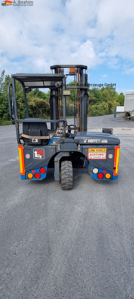 M4-25.3F Moffett Mitnahmestapler - رافعة شوكية مثبتة على شاحنة: صورة 4 M4-25.3F Moffett Mitnahmestapler - رافعة شوكية مثبتة على شاحنة: صورة 4