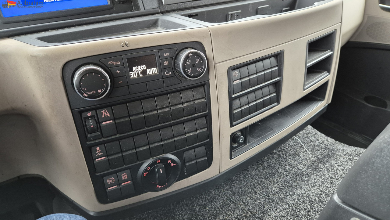 MAN 8.250 7,30 m Koffer, Navi, Topzustand - شاحنة بصندوق مغلق: صورة 3 MAN 8.250 7,30 m Koffer, Navi, Topzustand - شاحنة بصندوق مغلق: صورة 3