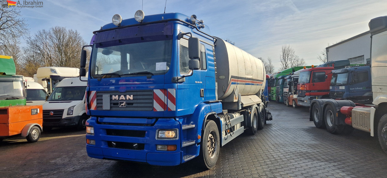 MAN TGA Asphaltspritze Schäfer 20 000 Liters - شاحنة صهريج: صورة 1 MAN TGA Asphaltspritze Schäfer 20 000 Liters - شاحنة صهريج: صورة 1
