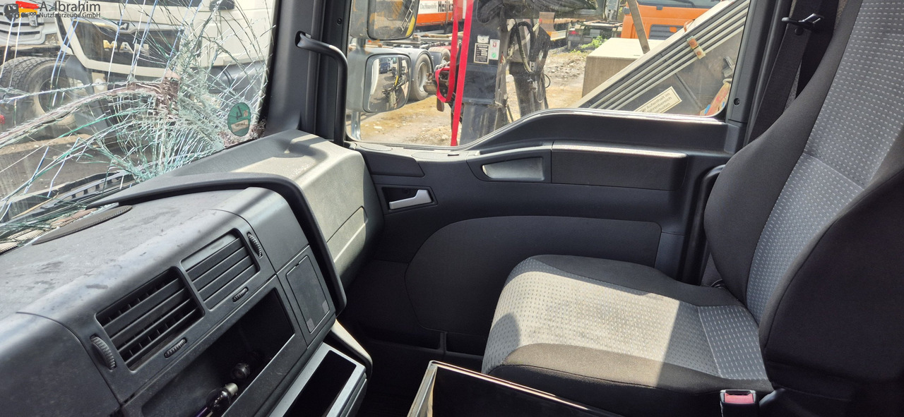 MAN TGL 8.150 4X2 BL Unfallschaden bedingt fahrbereit, Motor ok - شاحنة توصيل مغلقة: صورة 2 MAN TGL 8.150 4X2 BL Unfallschaden bedingt fahrbereit, Motor ok - شاحنة توصيل مغلقة: صورة 2