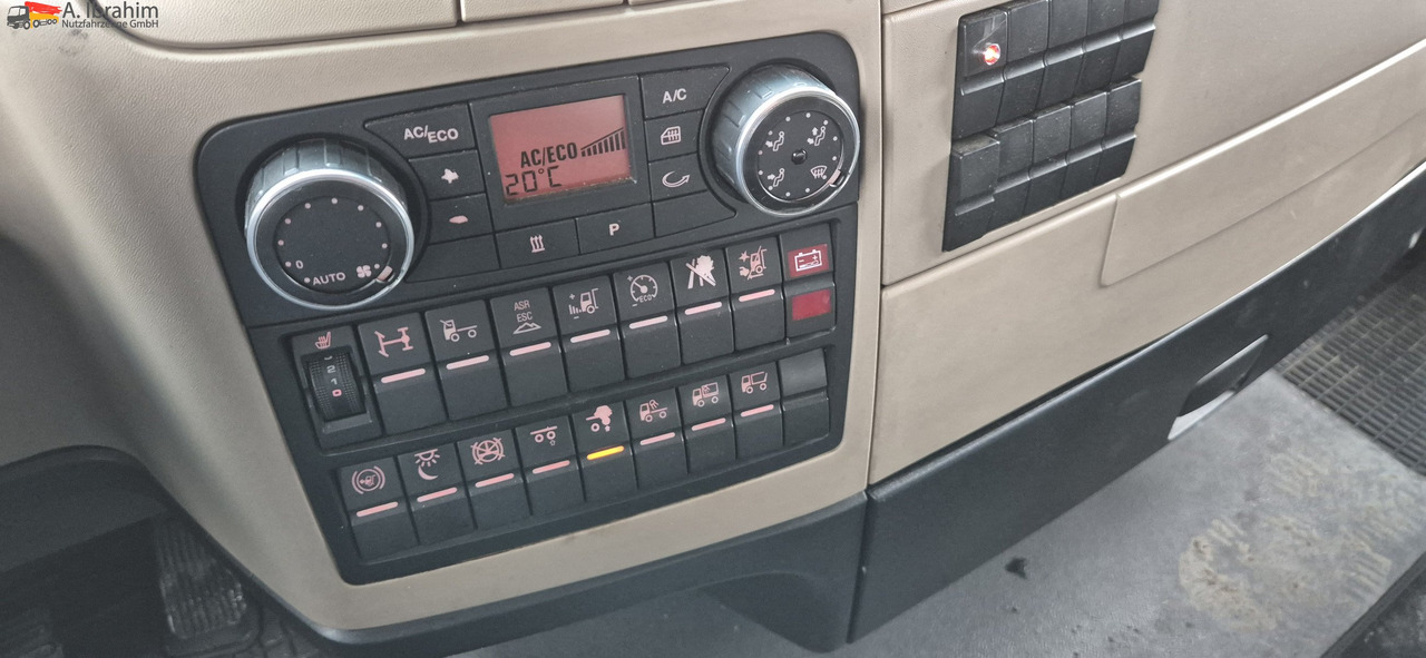 MAN TGX 26.460 Vario-Rahmen deutsches Fahrzeug. ohne Wechselbrücke - شاحنة ذات ستائر جانبية: صورة 2 MAN TGX 26.460 Vario-Rahmen deutsches Fahrzeug. ohne Wechselbrücke - شاحنة ذات ستائر جانبية: صورة 2