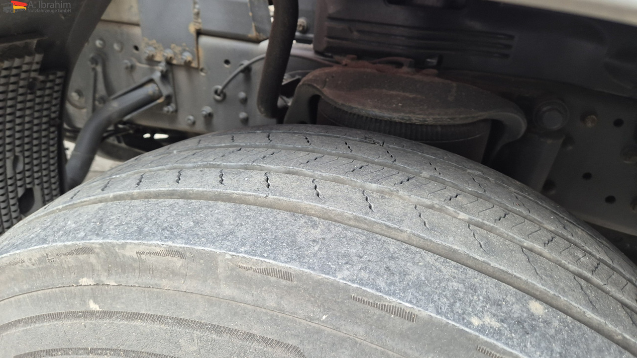 Mercedes-Benz 1833 HIAB Kran, Funk FB Scheckheft gepflegt bei Mercedes - شاحنات مسطحة, شاحنة كرين: صورة 3 Mercedes-Benz 1833 HIAB Kran, Funk FB Scheckheft gepflegt bei Mercedes - شاحنات مسطحة, شاحنة كرين: صورة 3