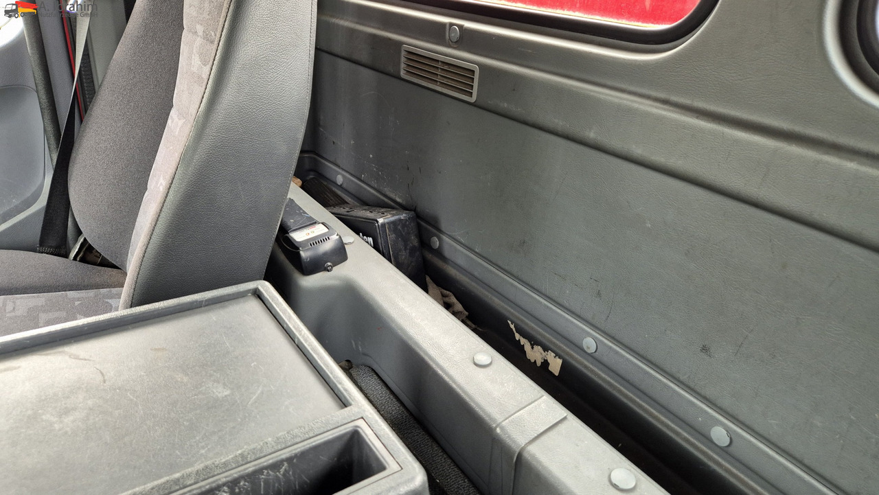 Mercedes-Benz 1833 HIAB Kran, Funk FB Scheckheft gepflegt bei Mercedes - شاحنات مسطحة, شاحنة كرين: صورة 4 Mercedes-Benz 1833 HIAB Kran, Funk FB Scheckheft gepflegt bei Mercedes - شاحنات مسطحة, شاحنة كرين: صورة 4