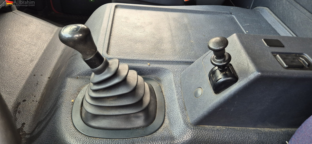 Mercedes-Benz 823 LBW | Radstand 4900 mm | 7.2 m Pritsche Klima | 3 Pedals - شاحنة مغلقة بستائر جانبية: صورة 3 Mercedes-Benz 823 LBW | Radstand 4900 mm | 7.2 m Pritsche Klima | 3 Pedals - شاحنة مغلقة بستائر جانبية: صورة 3