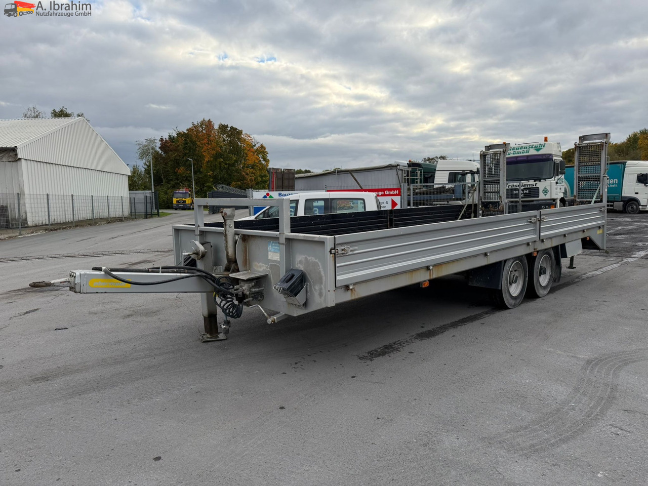 Obermaier TUE110 SDAH Tieflader | | Trommelbremse | Rampen | 7.2 Plattform | Stützfuß vorne - مقطورة بلودر منخفض: صورة 1 Obermaier TUE110 SDAH Tieflader | | Trommelbremse | Rampen | 7.2 Plattform | Stützfuß vorne - مقطورة بلودر منخفض: صورة 1