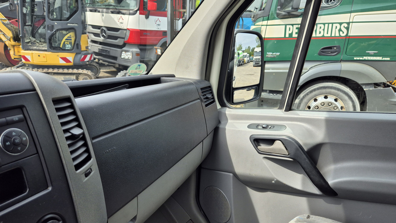 فان VW Crafter 2.5 Diesel Rost ja, technisch super, HU neu 01 2025: صورة 15 فان VW Crafter 2.5 Diesel Rost ja, technisch super, HU neu 01 2025: صورة 15