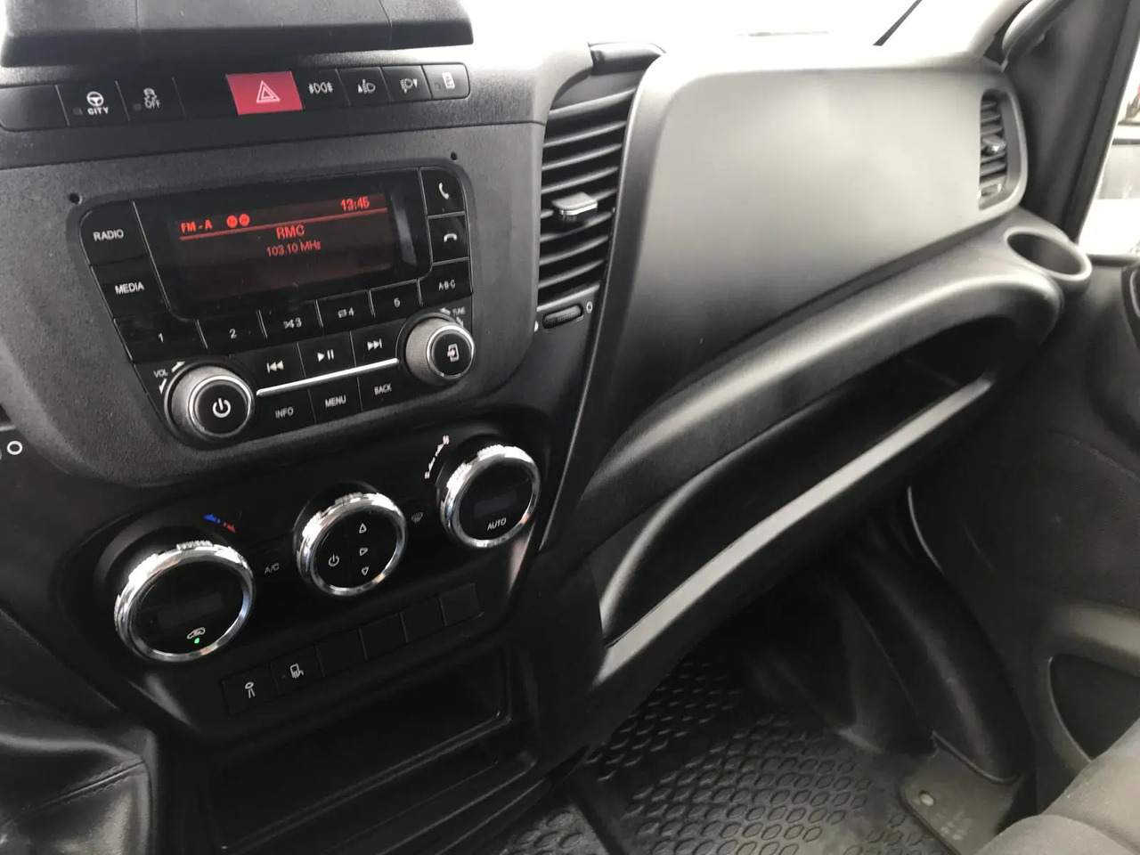 IVECO DAILY 35C16 CC 3000 - شاحنة مغلقة بستائر جانبية: صورة 5 IVECO DAILY 35C16 CC 3000 - شاحنة مغلقة بستائر جانبية: صورة 5