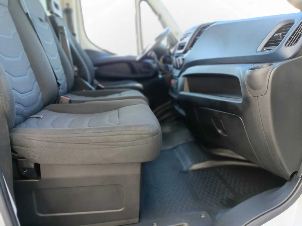 IVECO DAILY 60C18 RIBALTABILE CON GRU - شاحنة قلاب: صورة 4 IVECO DAILY 60C18 RIBALTABILE CON GRU - شاحنة قلاب: صورة 4