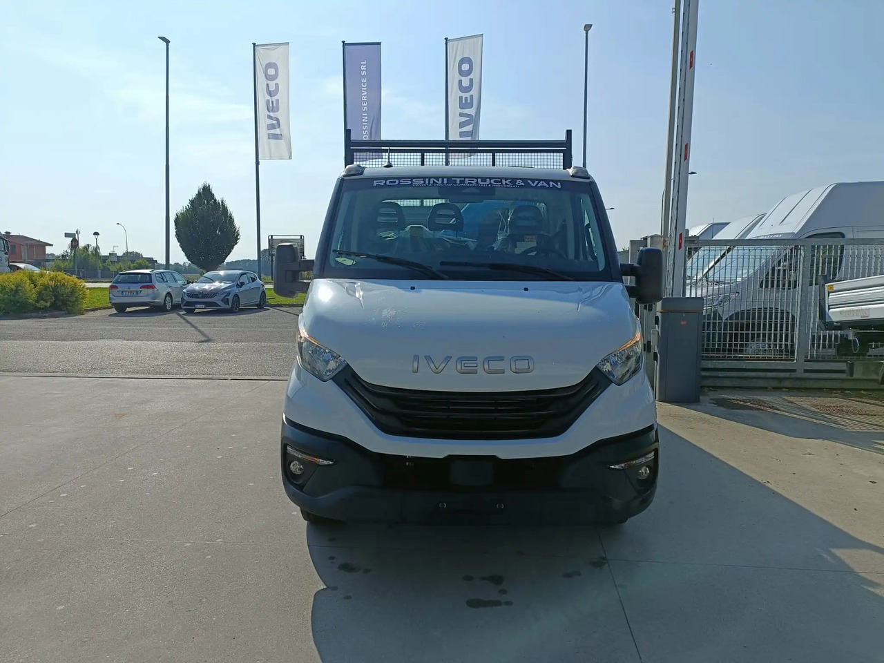 IVECO DAILY 60C18 RIBALTABILE CON GRU - شاحنة قلاب: صورة 1 IVECO DAILY 60C18 RIBALTABILE CON GRU - شاحنة قلاب: صورة 1
